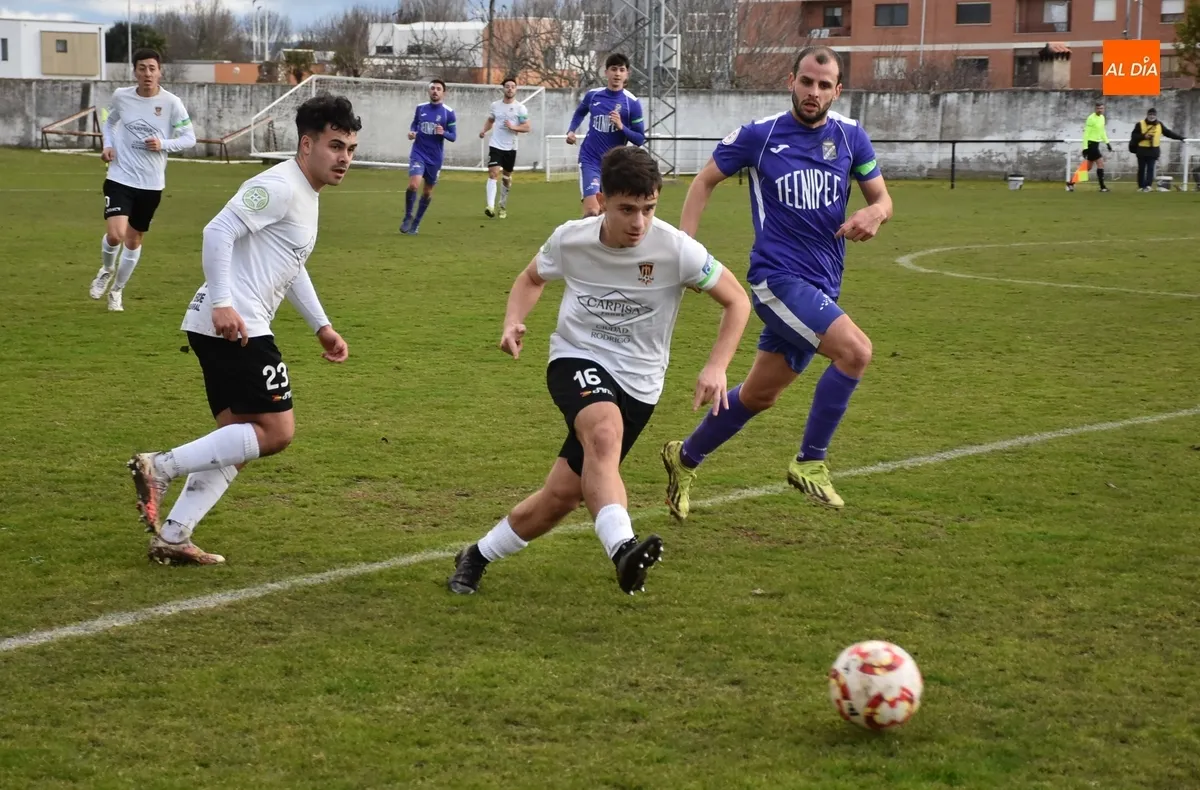 Foto 6 - Un doblete de Alberto Garc&iacute;a da al Ciudad Rodrigo una esperanzadora 1&ordf; victoria en 2025
