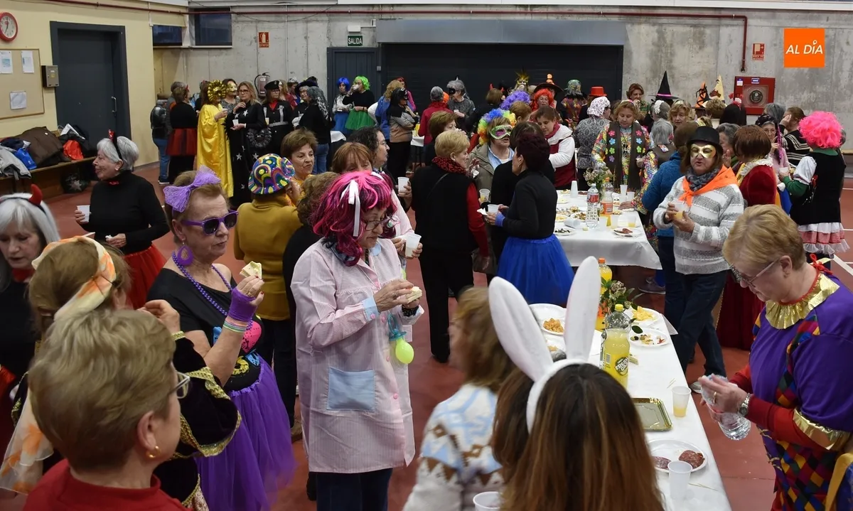 Foto 2 - Amanecer festeja el Carnaval homenajeando a Conrado y con su propia Corte de Honor