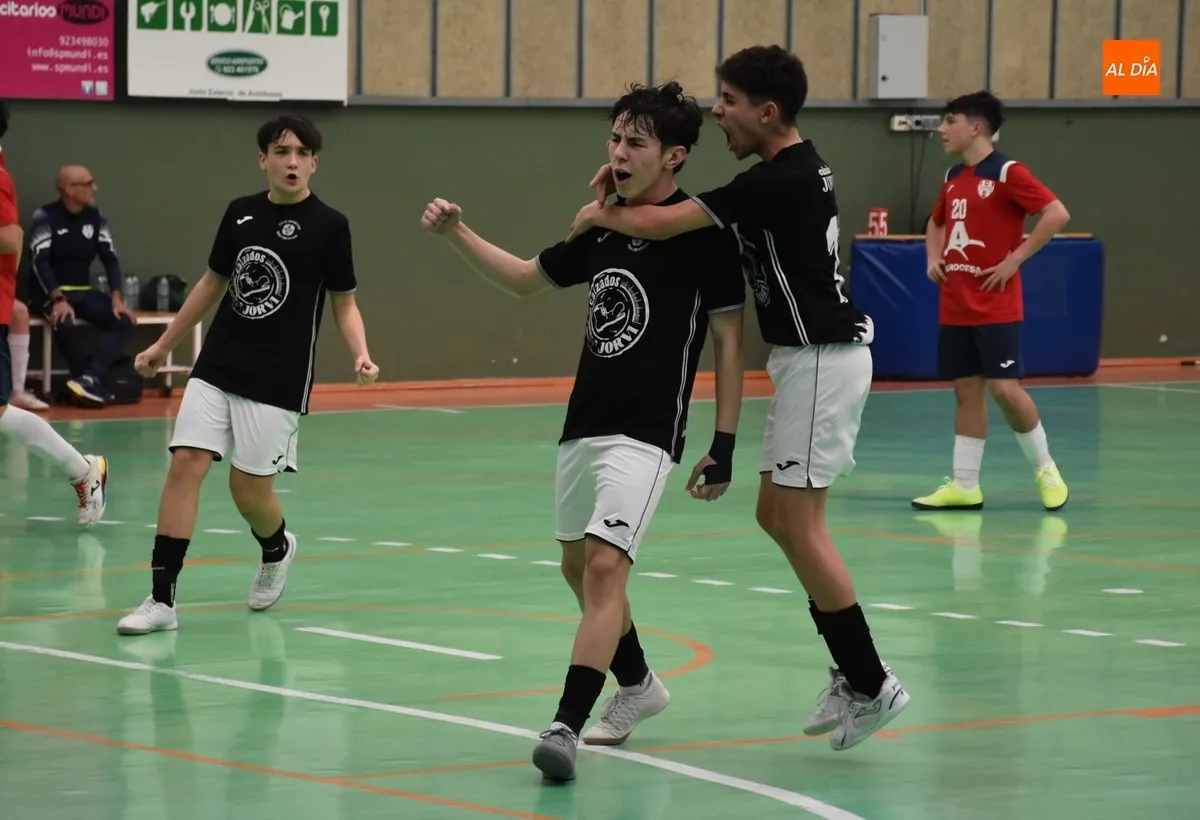 Foto 3 - Apote&oacute;sica victoria del III Cadete ante Tierno marcando el gol decisivo a menos de 2&rdquo; para el final