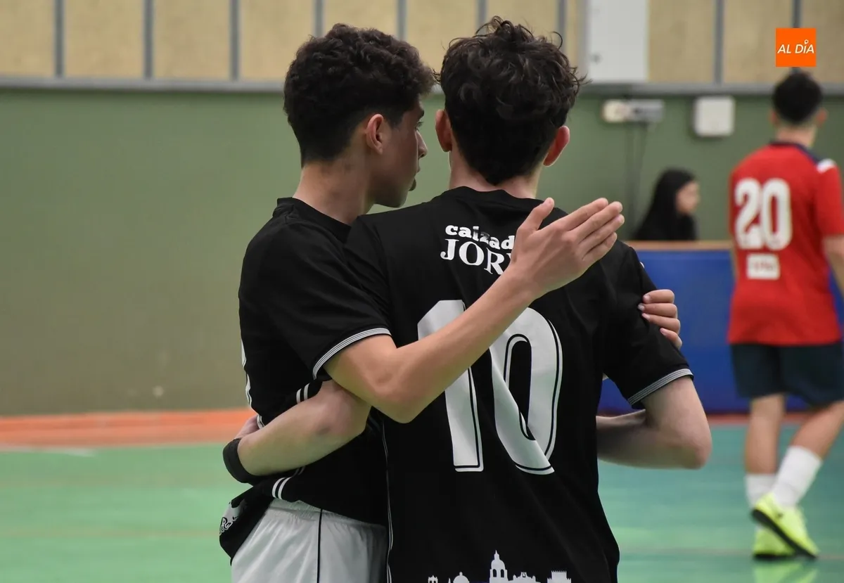 Foto 4 - Apote&oacute;sica victoria del III Cadete ante Tierno marcando el gol decisivo a menos de 2&rdquo; para el final