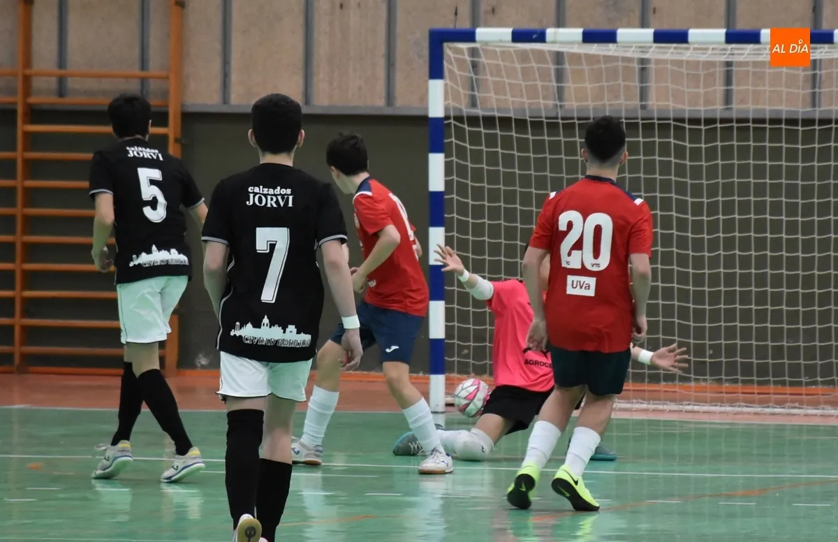Foto 11 - Apote&oacute;sica victoria del III Cadete ante Tierno marcando el gol decisivo a menos de 2&rdquo; para el final