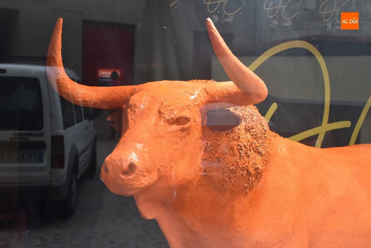 Foto 3 - El &uacute;ltimo toro del Carnaval ya est&aacute; preparado