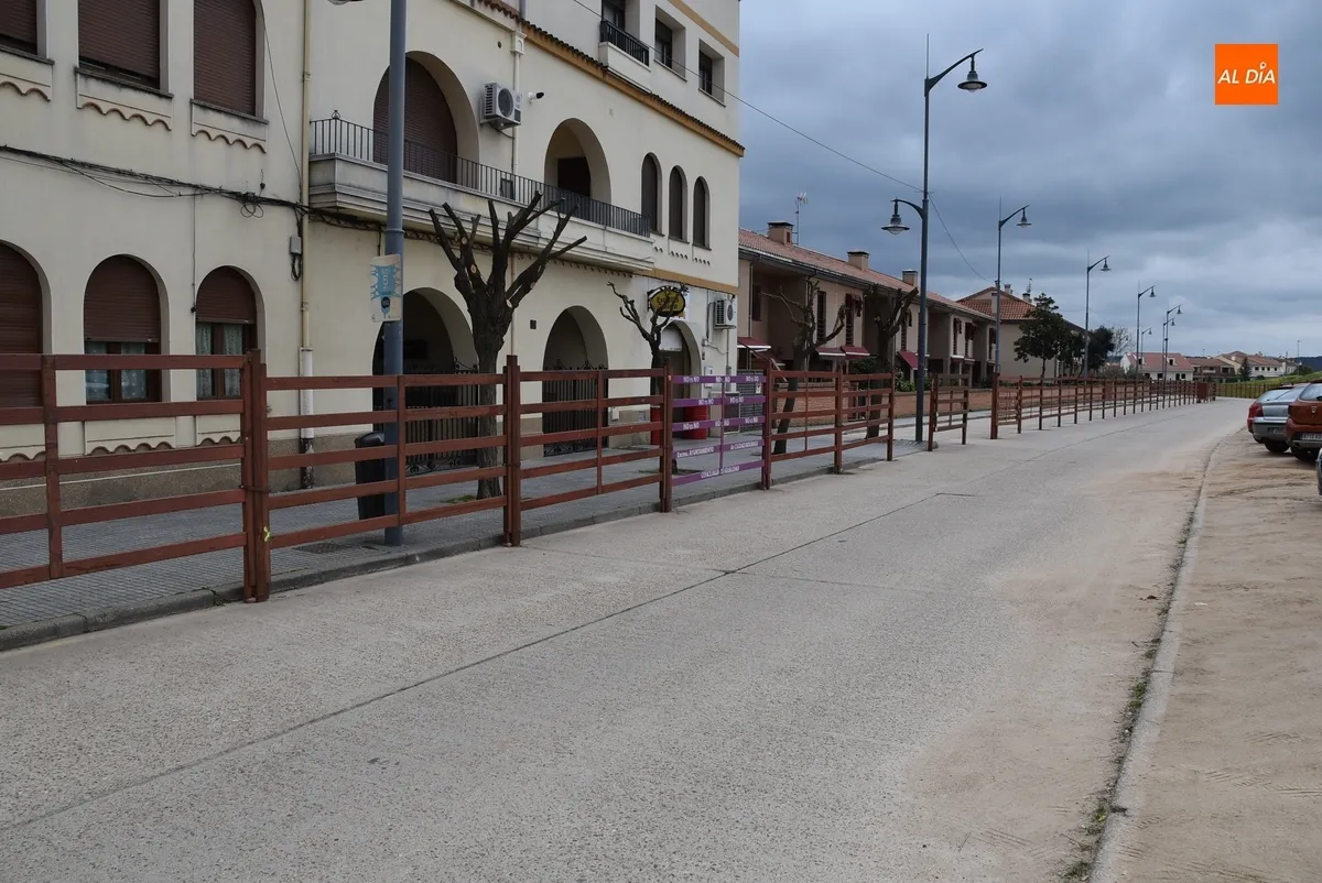 Foto 7 - Dispuestas las 16 casetas de pe&ntilde;as del Paseo Fernando Arrabal