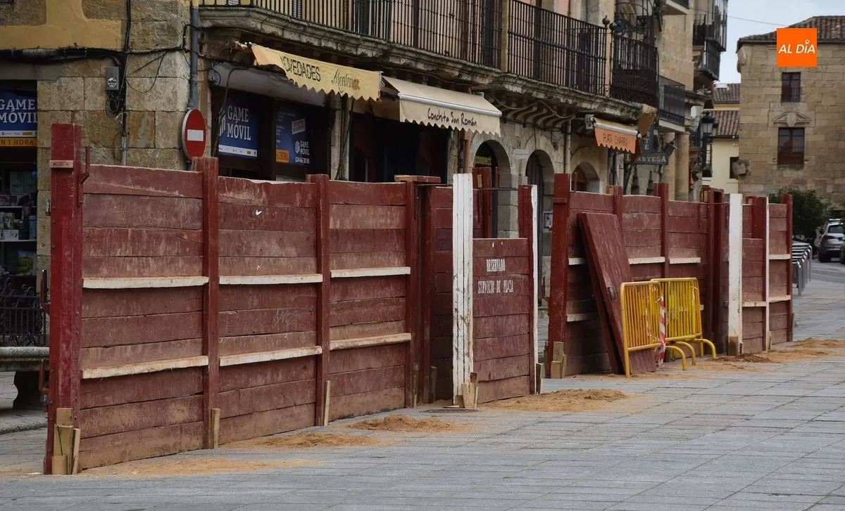 Foto 10 - Dispuestas las 16 casetas de pe&ntilde;as del Paseo Fernando Arrabal