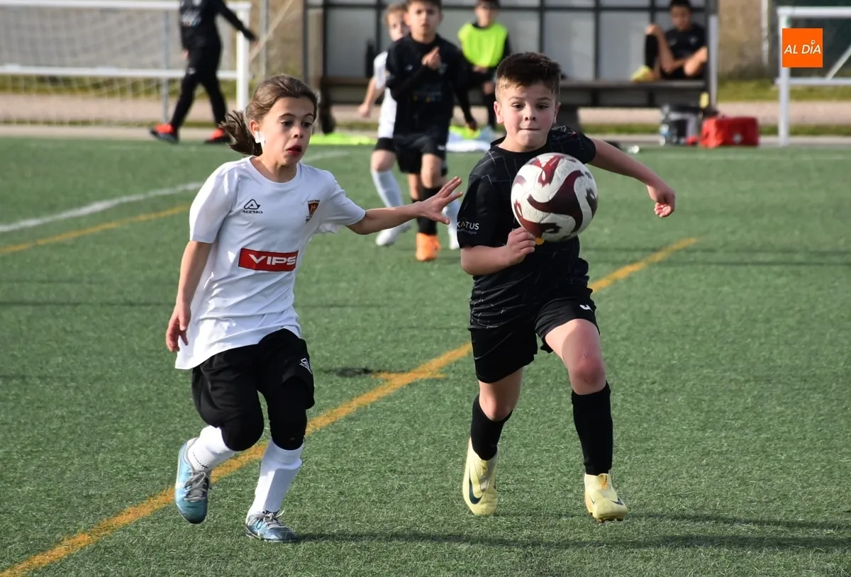 Foto 2 - El Ciudad Rodrigo gana en benjamines y Alba de Tormes en juveniles en el doble duelo entre ambos clubes