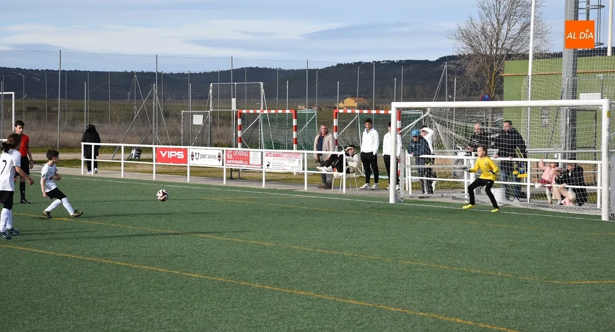 Foto 4 - El Ciudad Rodrigo gana en benjamines y Alba de Tormes en juveniles en el doble duelo entre ambos clubes