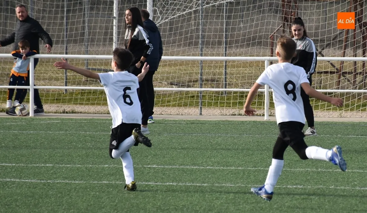 Foto 6 - El Ciudad Rodrigo gana en benjamines y Alba de Tormes en juveniles en el doble duelo entre ambos clubes