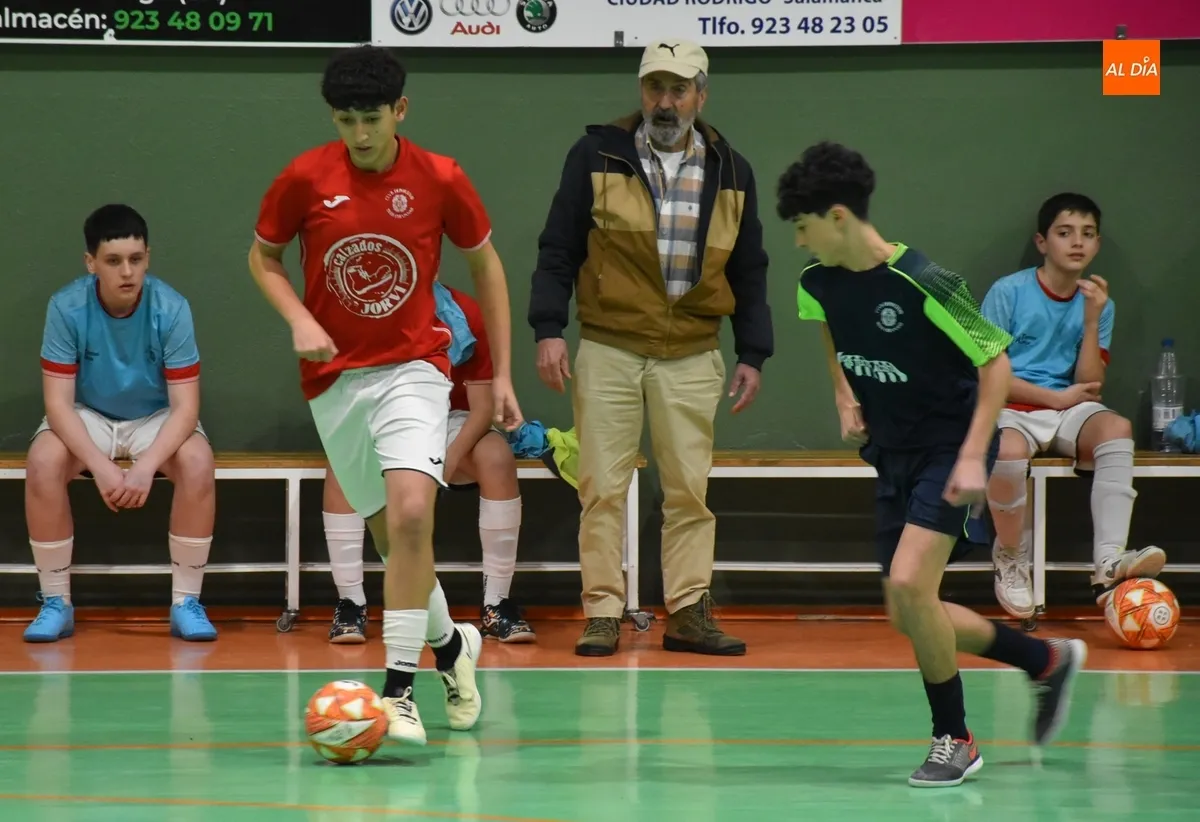 Foto 10 - El III Juvenil empata a 2&rdquo; para el final su duelo fraticida de los Juegos Escolares ante el III Cadete