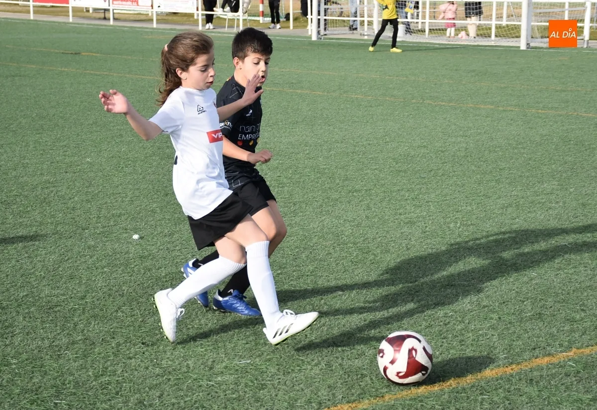 Foto 8 - El Ciudad Rodrigo gana en benjamines y Alba de Tormes en juveniles en el doble duelo entre ambos clubes