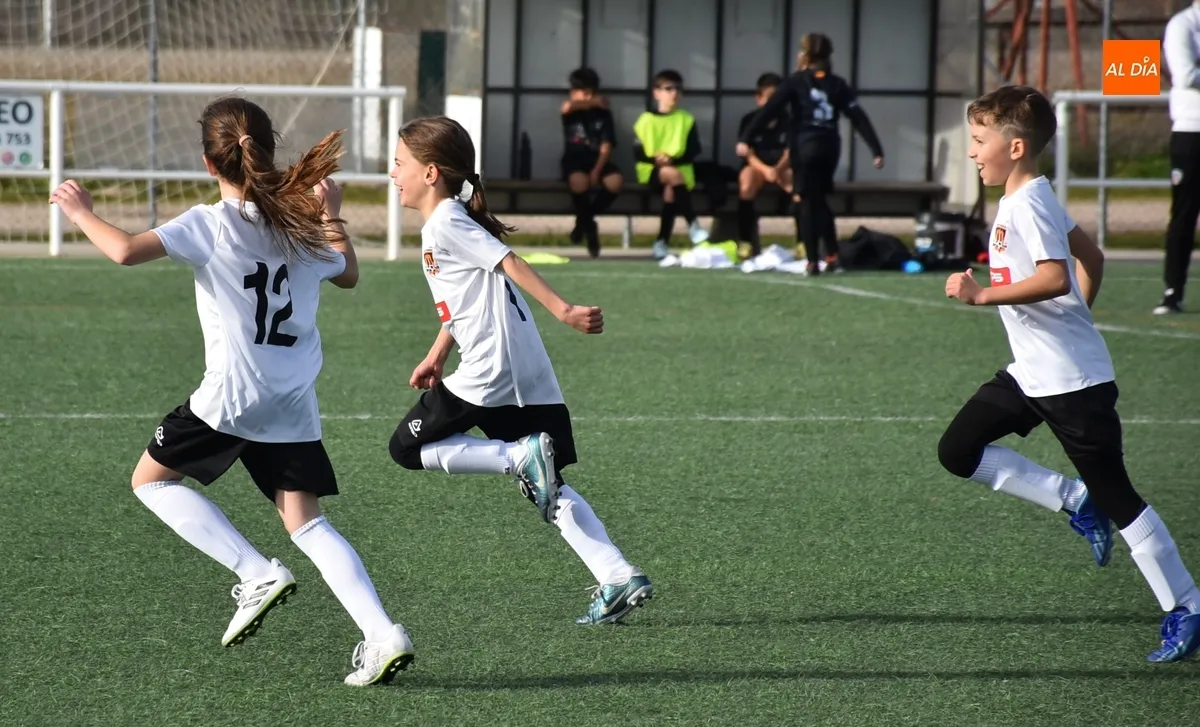 Foto 9 - El Ciudad Rodrigo gana en benjamines y Alba de Tormes en juveniles en el doble duelo entre ambos clubes