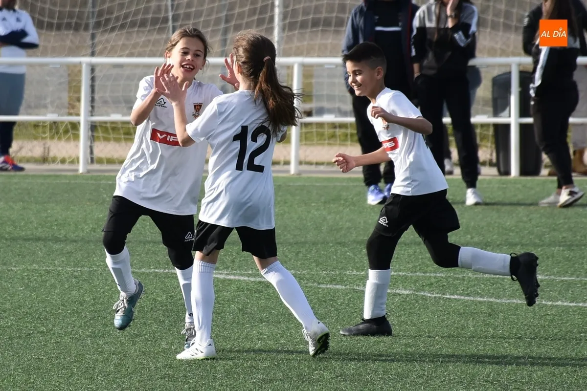 Foto 10 - El Ciudad Rodrigo gana en benjamines y Alba de Tormes en juveniles en el doble duelo entre ambos clubes