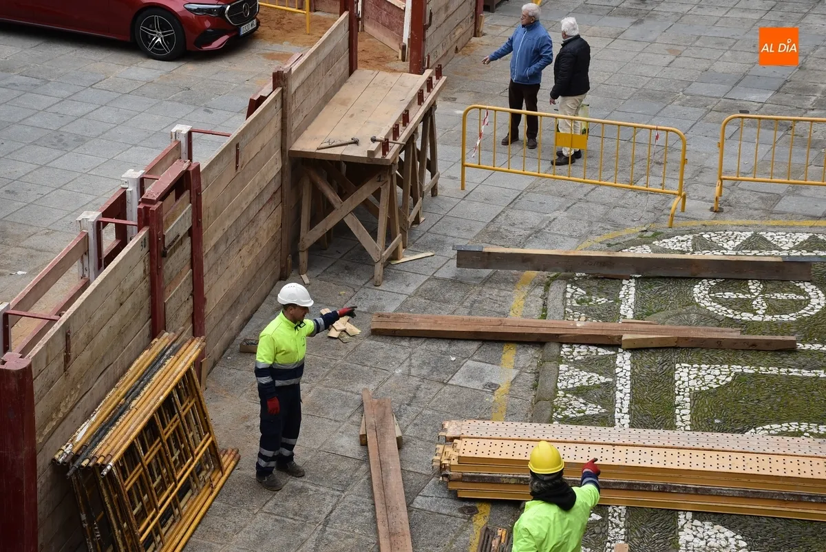 Foto 4 - Culminado el rect&aacute;ngulo m&aacute;gico de la Plaza, que da paso al montaje del primer tablao
