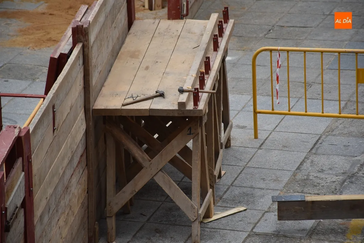 Foto 6 - Culminado el rect&aacute;ngulo m&aacute;gico de la Plaza, que da paso al montaje del primer tablao