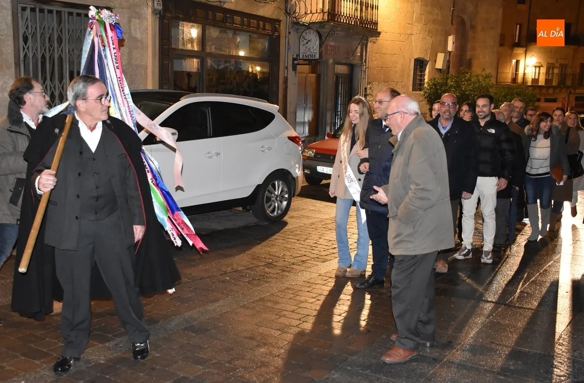 Foto 3 - Arrabal y dos Cupidos visitan una presentaci&oacute;n de las Coplas en la que se anunci&oacute; el 'Toro de Iberdrola'