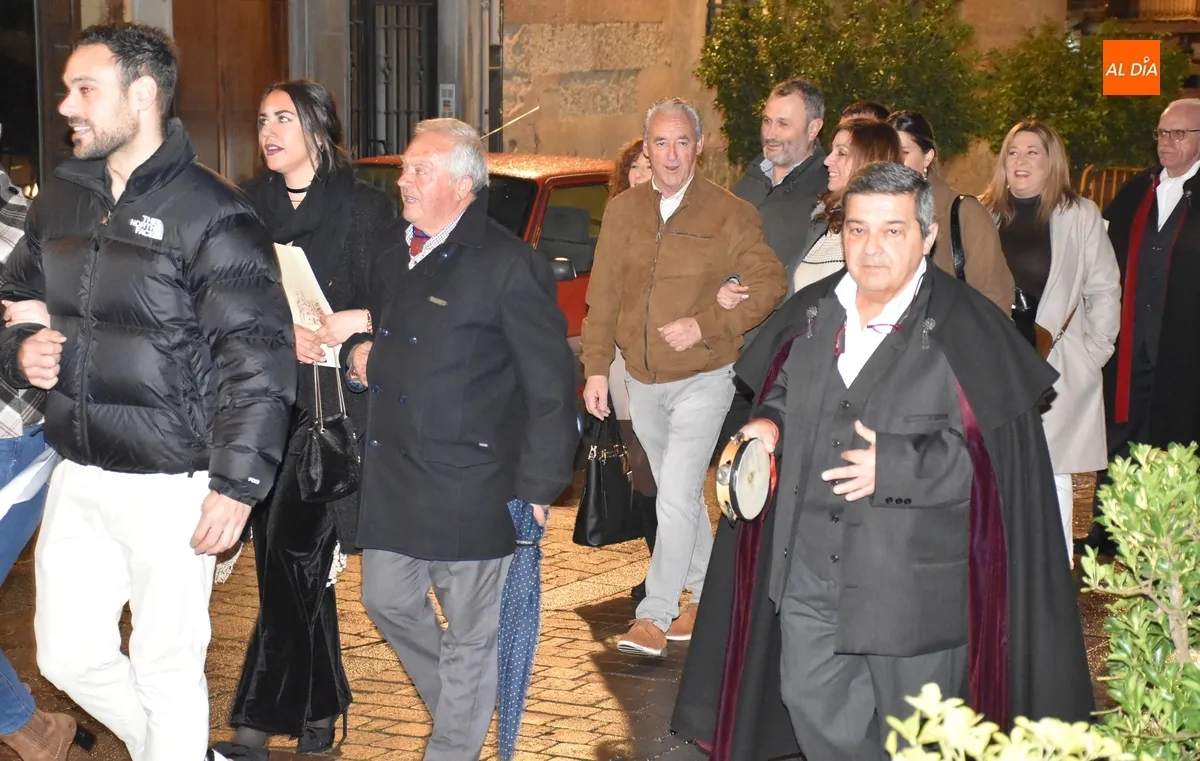Foto 5 - Arrabal y dos Cupidos visitan una presentaci&oacute;n de las Coplas en la que se anunci&oacute; el 'Toro de Iberdrola'