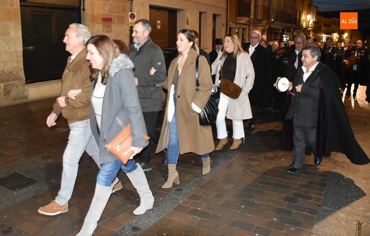 Foto 11 - Arrabal y dos Cupidos visitan una presentaci&oacute;n de las Coplas en la que se anunci&oacute; el 'Toro de Iberdrola'