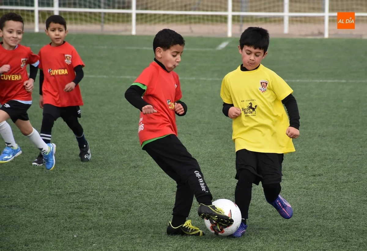 Foto 2 - La 2&ordf; Liga Comarcal del Ciudad Rodrigo vive con gran ambiente su puesta de largo