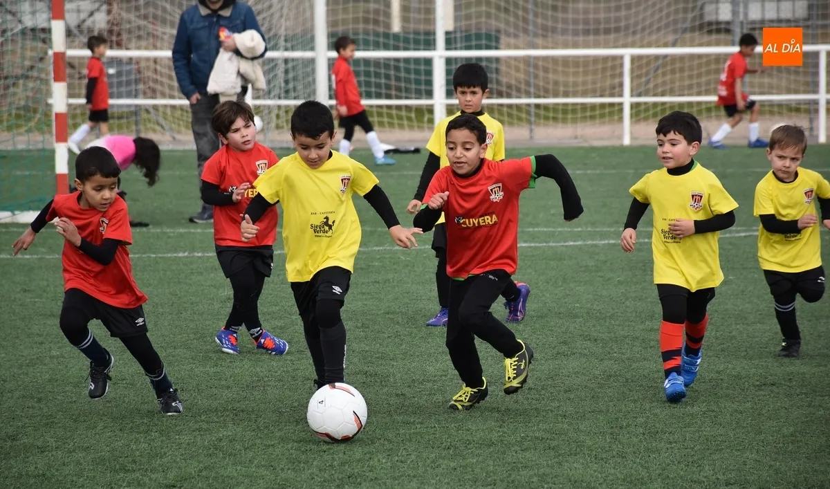 Foto 3 - La 2&ordf; Liga Comarcal del Ciudad Rodrigo vive con gran ambiente su puesta de largo