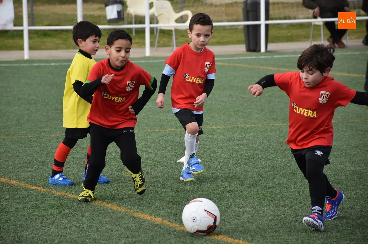 Foto 5 - La 2&ordf; Liga Comarcal del Ciudad Rodrigo vive con gran ambiente su puesta de largo