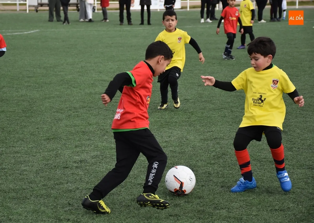 Foto 8 - La 2&ordf; Liga Comarcal del Ciudad Rodrigo vive con gran ambiente su puesta de largo