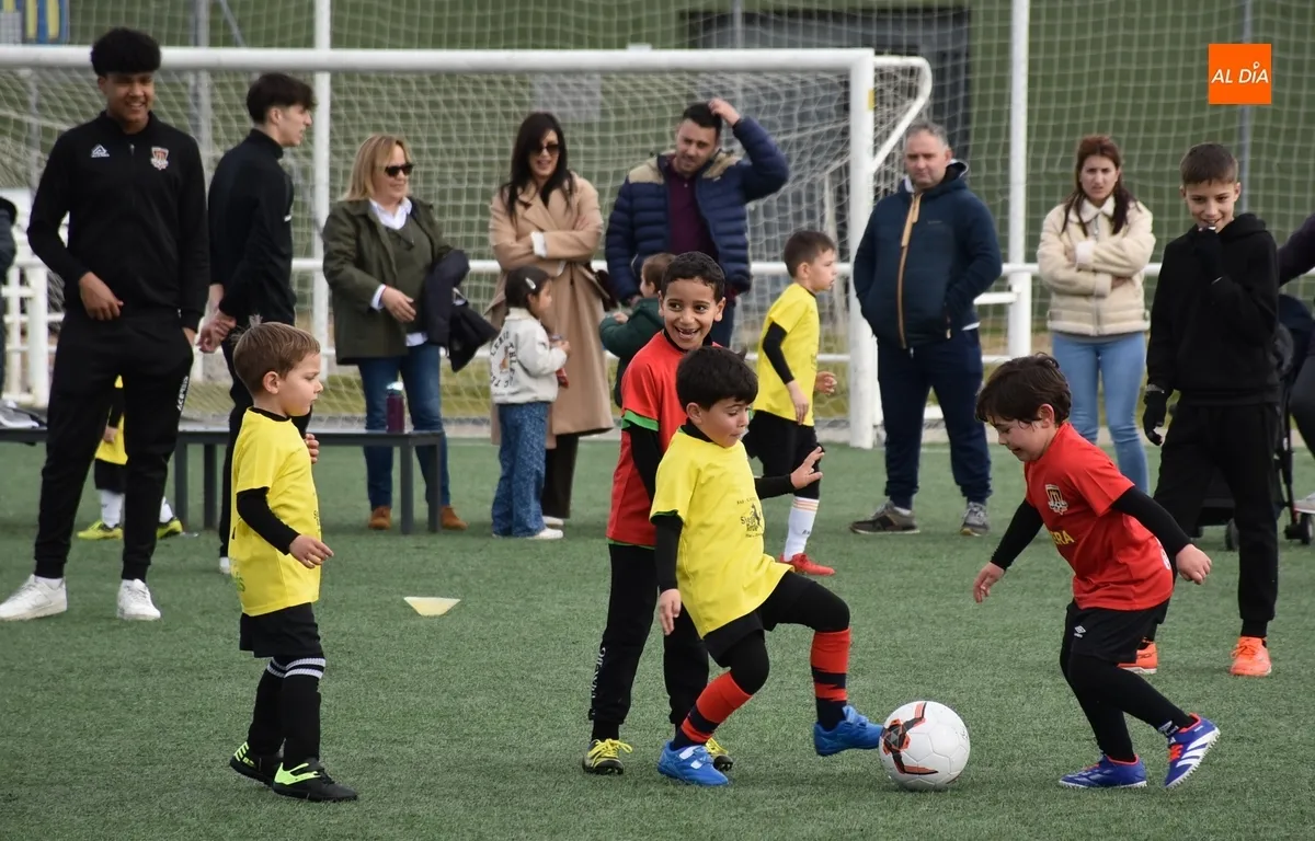 Foto 9 - La 2&ordf; Liga Comarcal del Ciudad Rodrigo vive con gran ambiente su puesta de largo