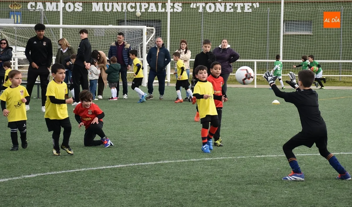 Foto 10 - La 2&ordf; Liga Comarcal del Ciudad Rodrigo vive con gran ambiente su puesta de largo