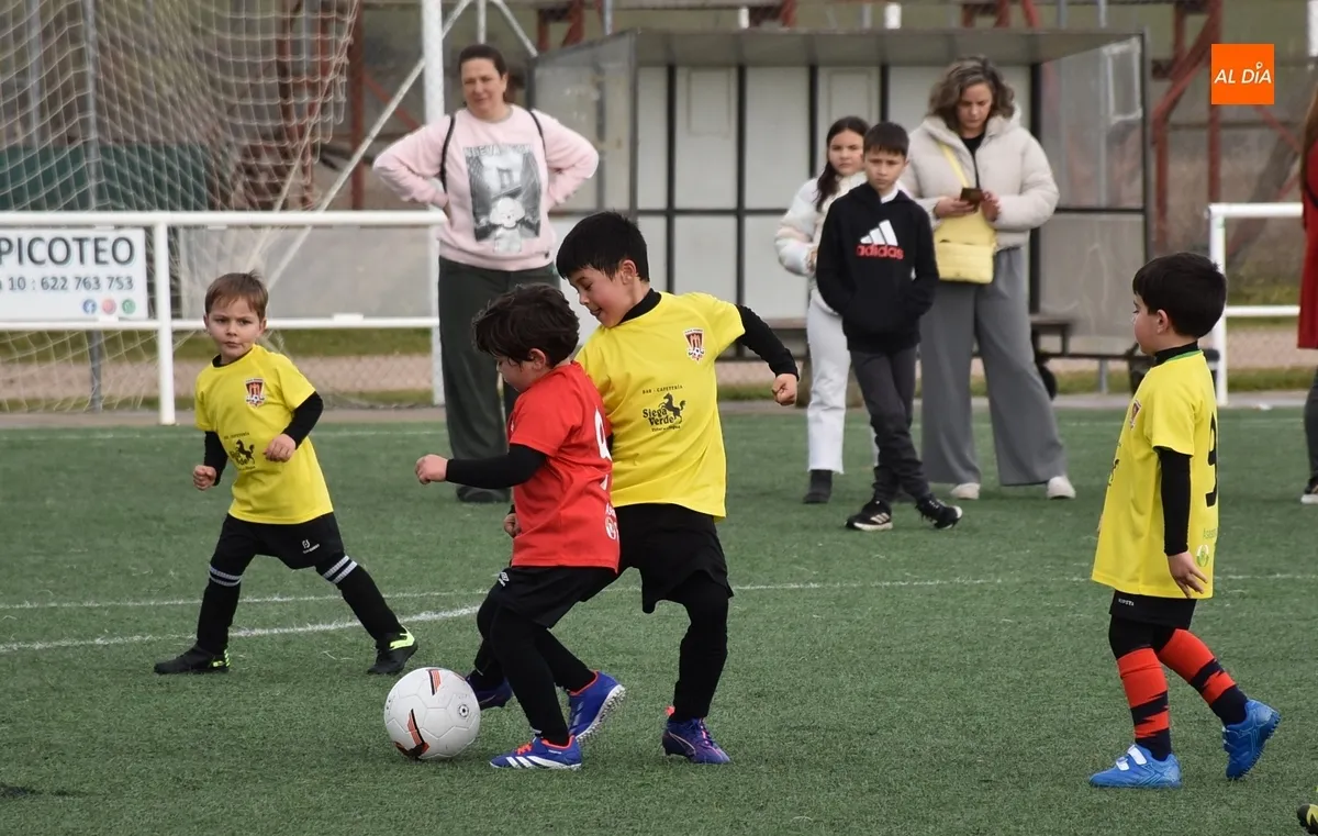 Foto 11 - La 2&ordf; Liga Comarcal del Ciudad Rodrigo vive con gran ambiente su puesta de largo