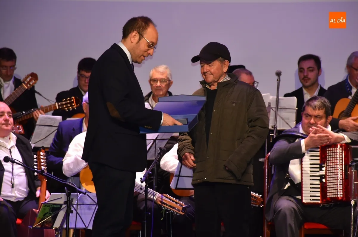 Foto 3 - Redondeado el homenaje al hist&oacute;rico montador de tablaos Seraf&iacute;n Bernal