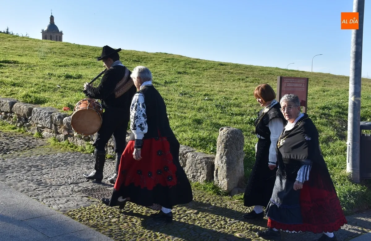Foto 6 - Rosario P&eacute;rez recibe el bast&oacute;n de mando por 33&ordf; ocasi&oacute;n exhortando a que no se pierda la tradici&oacute;n