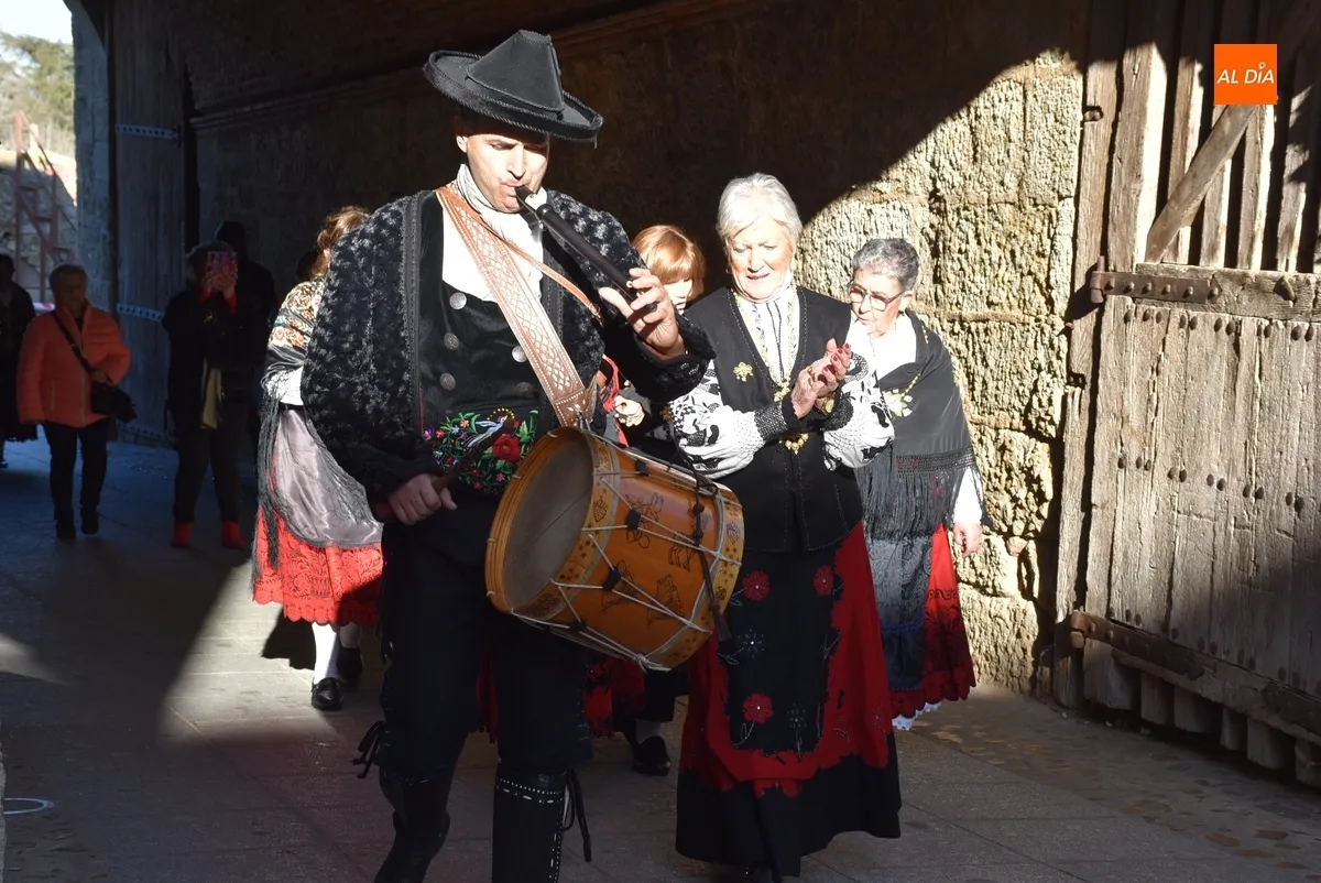 Foto 11 - Rosario P&eacute;rez recibe el bast&oacute;n de mando por 33&ordf; ocasi&oacute;n exhortando a que no se pierda la tradici&oacute;n