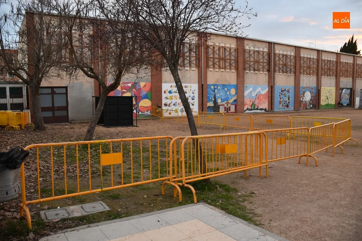 Foto 4 - El Parque de los Tilos se empieza a preparar mientras llegan nuevas publicidades a algunas agujas