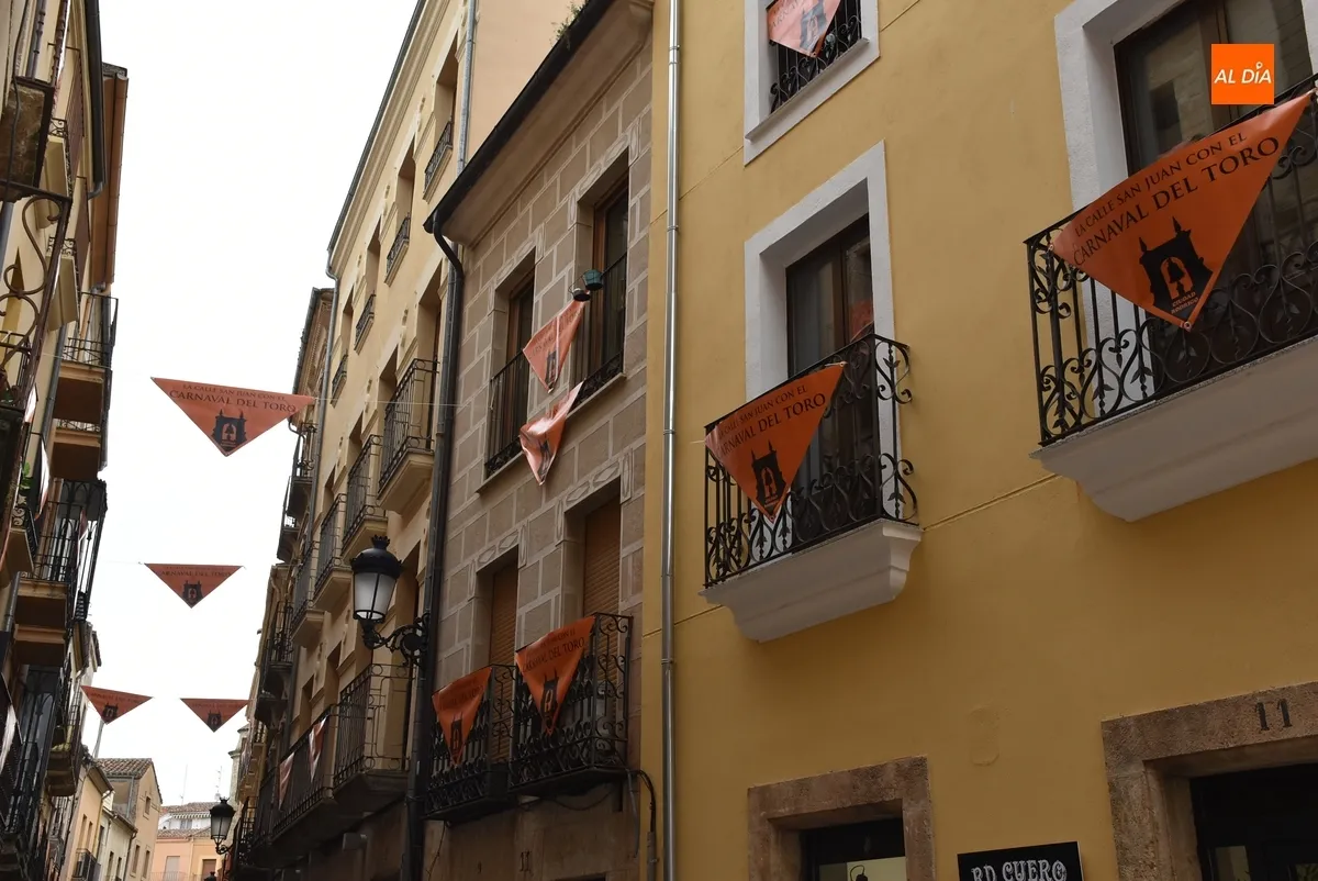 Foto 5 - La calle San Juan se llena de pa&ntilde;uelos farinatos