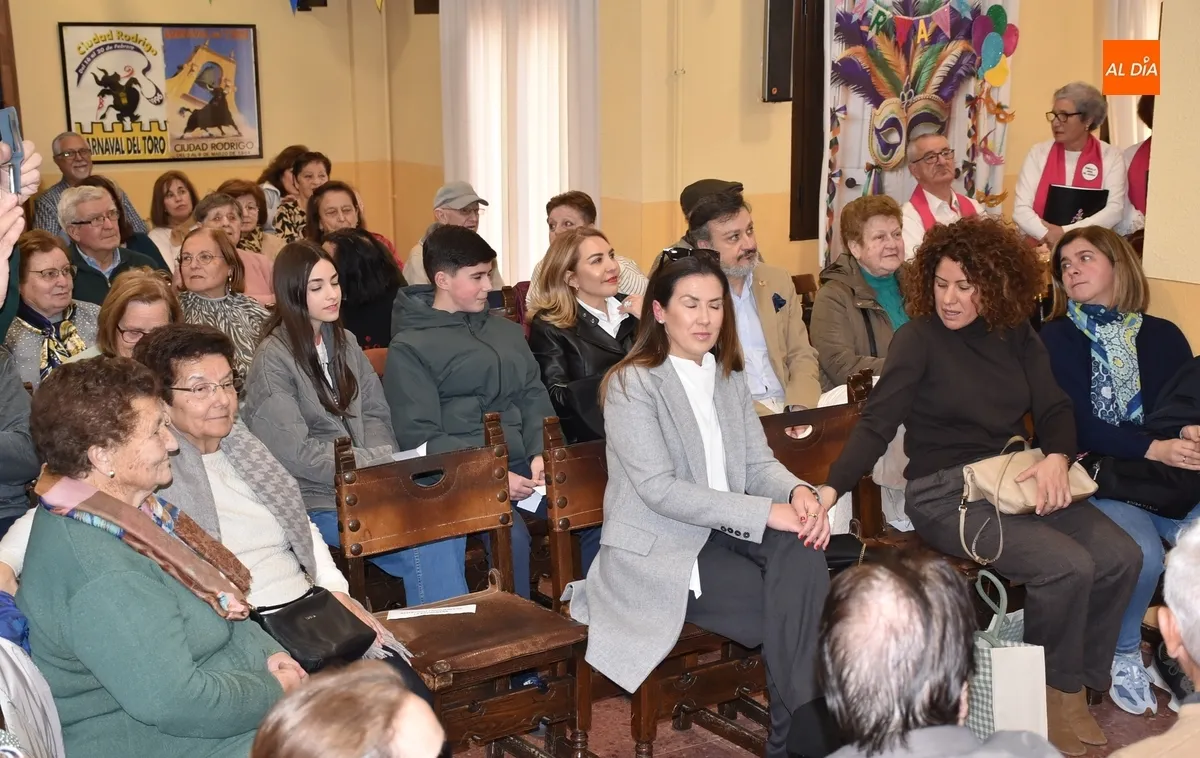 Foto 4 - Llenazo en el Centro de Mayores para disfrutar del preg&oacute;n de Maribel Mart&iacute;n &Aacute;lvarez