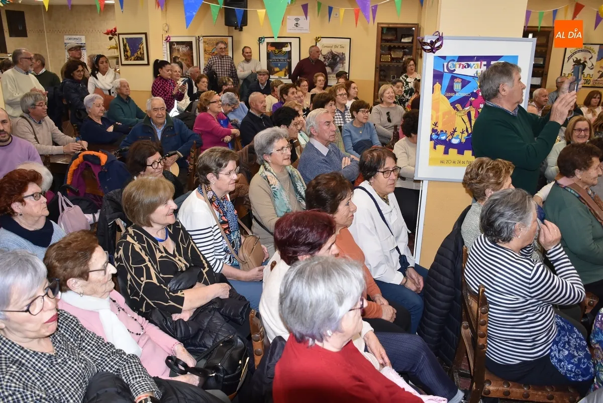 Foto 5 - Llenazo en el Centro de Mayores para disfrutar del preg&oacute;n de Maribel Mart&iacute;n &Aacute;lvarez