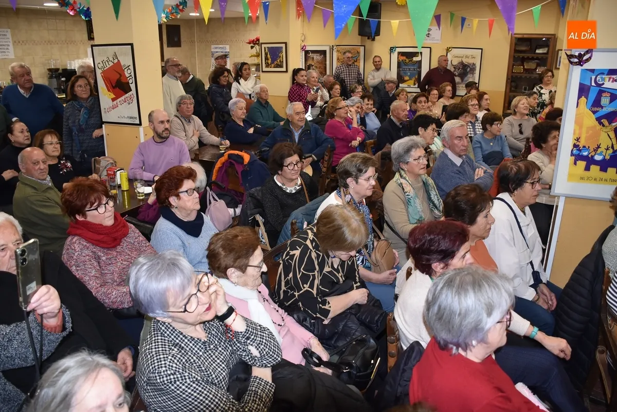 Foto 7 - Llenazo en el Centro de Mayores para disfrutar del preg&oacute;n de Maribel Mart&iacute;n &Aacute;lvarez