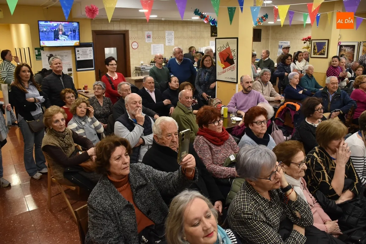 Foto 8 - Llenazo en el Centro de Mayores para disfrutar del preg&oacute;n de Maribel Mart&iacute;n &Aacute;lvarez