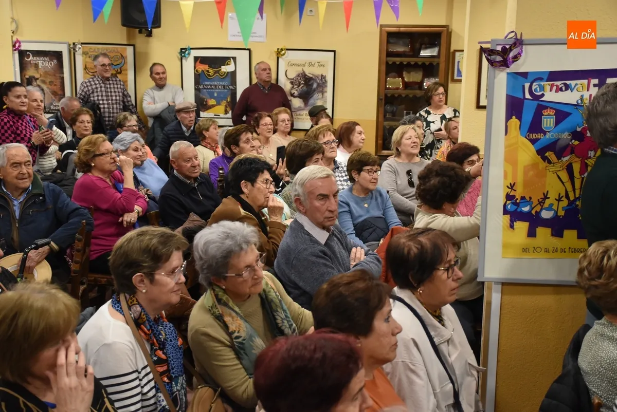 Foto 9 - Llenazo en el Centro de Mayores para disfrutar del preg&oacute;n de Maribel Mart&iacute;n &Aacute;lvarez