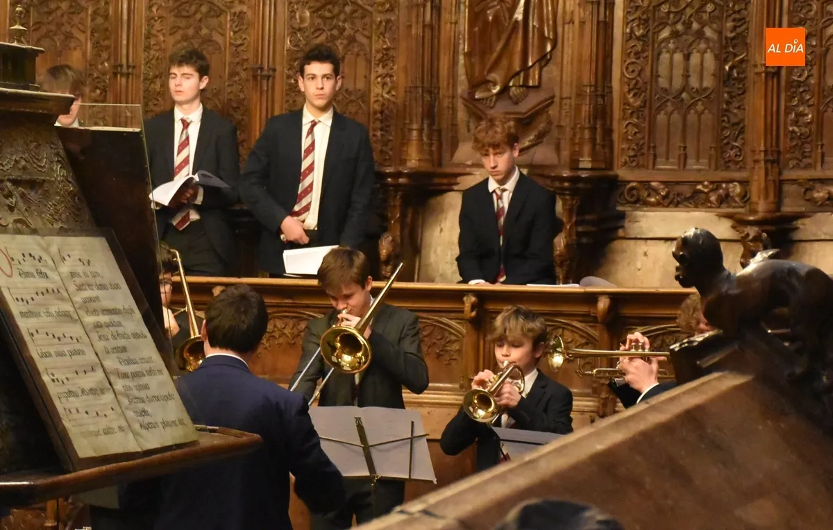 Foto 7 - Los ni&ntilde;os y j&oacute;venes del Coro y Orquesta del Radley College ingl&eacute;s encandilan en la Catedral mirobrigense