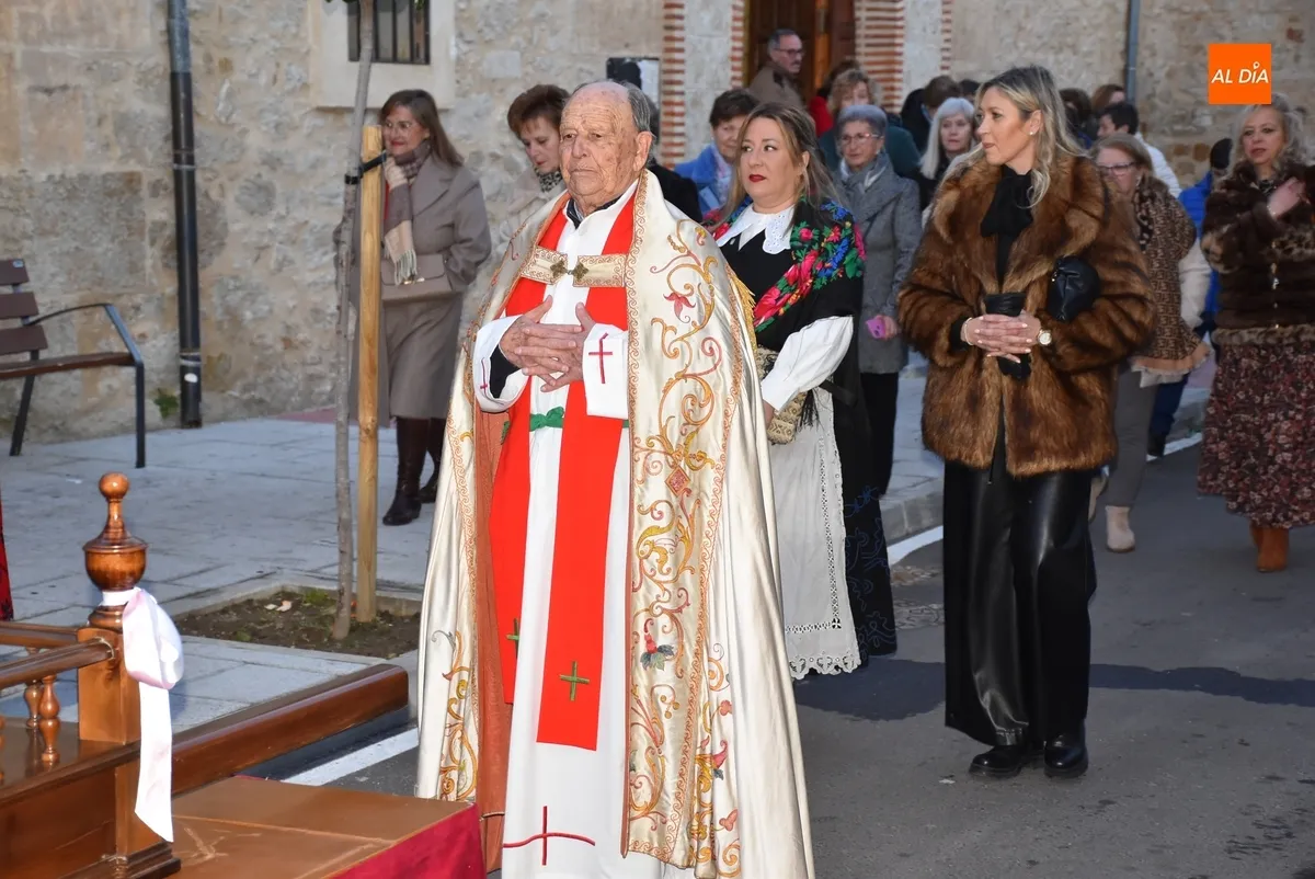 Foto 7 - Santa &Aacute;gueda procesiona por el Arrabal del Puente con vivas a las mujeres por parte de sus vecinos