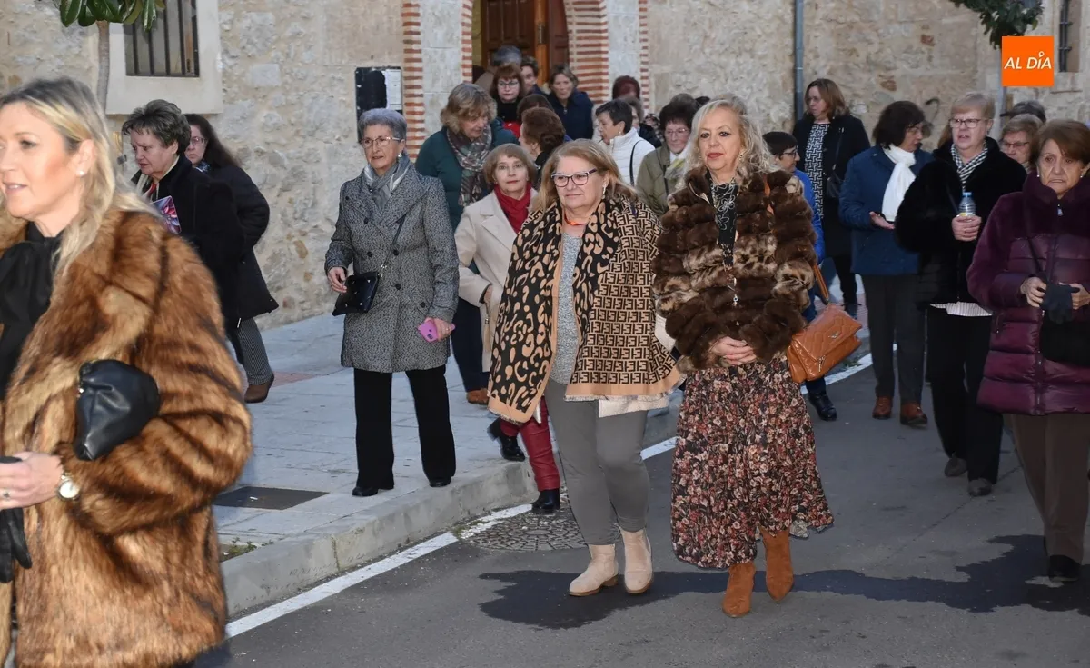 Foto 8 - Santa &Aacute;gueda procesiona por el Arrabal del Puente con vivas a las mujeres por parte de sus vecinos