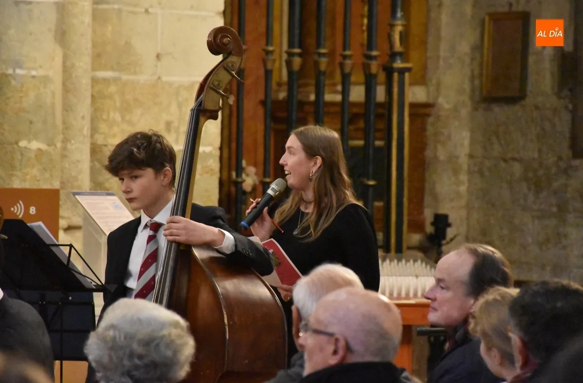 Foto 8 - Los ni&ntilde;os y j&oacute;venes del Coro y Orquesta del Radley College ingl&eacute;s encandilan en la Catedral mirobrigense