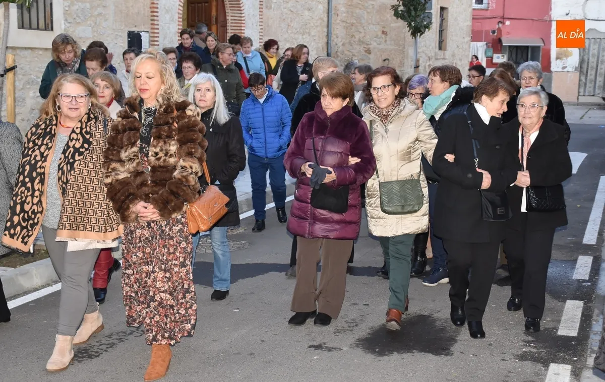 Foto 9 - Santa &Aacute;gueda procesiona por el Arrabal del Puente con vivas a las mujeres por parte de sus vecinos