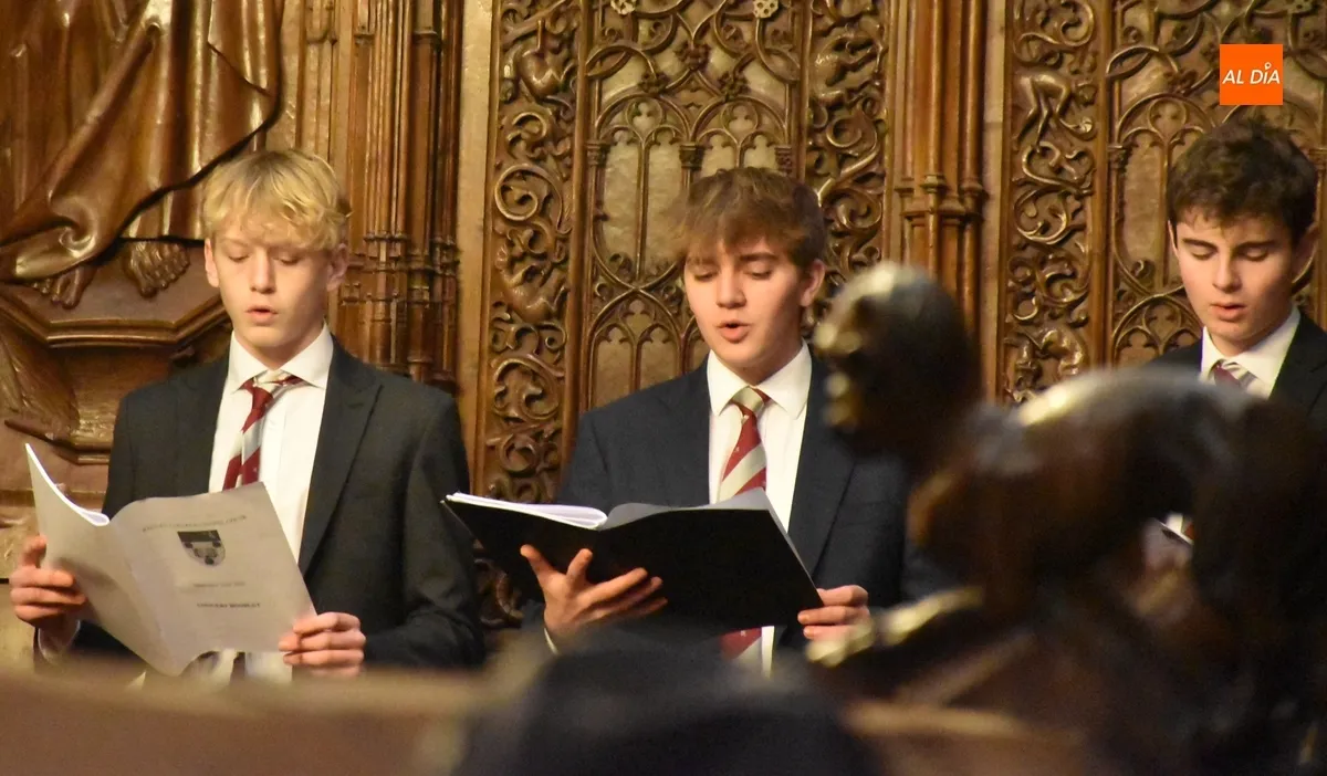 Foto 9 - Los ni&ntilde;os y j&oacute;venes del Coro y Orquesta del Radley College ingl&eacute;s encandilan en la Catedral mirobrigense
