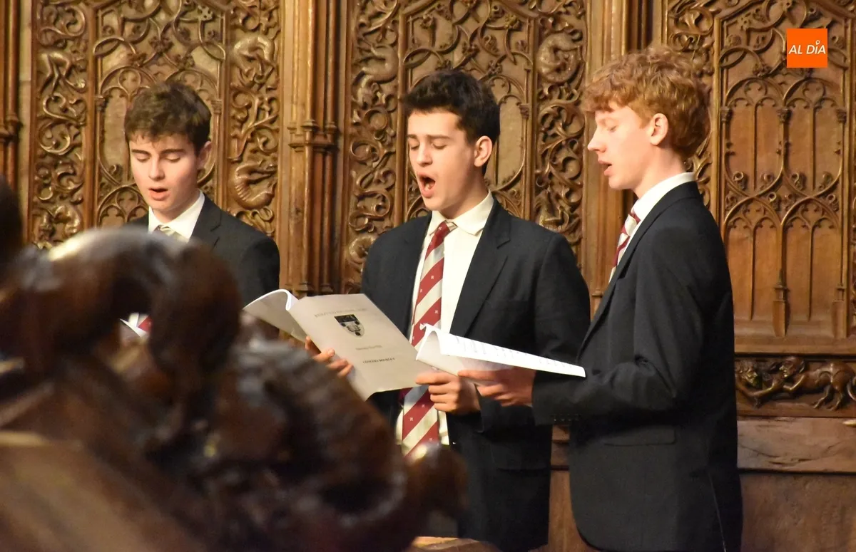 Foto 10 - Los ni&ntilde;os y j&oacute;venes del Coro y Orquesta del Radley College ingl&eacute;s encandilan en la Catedral mirobrigense