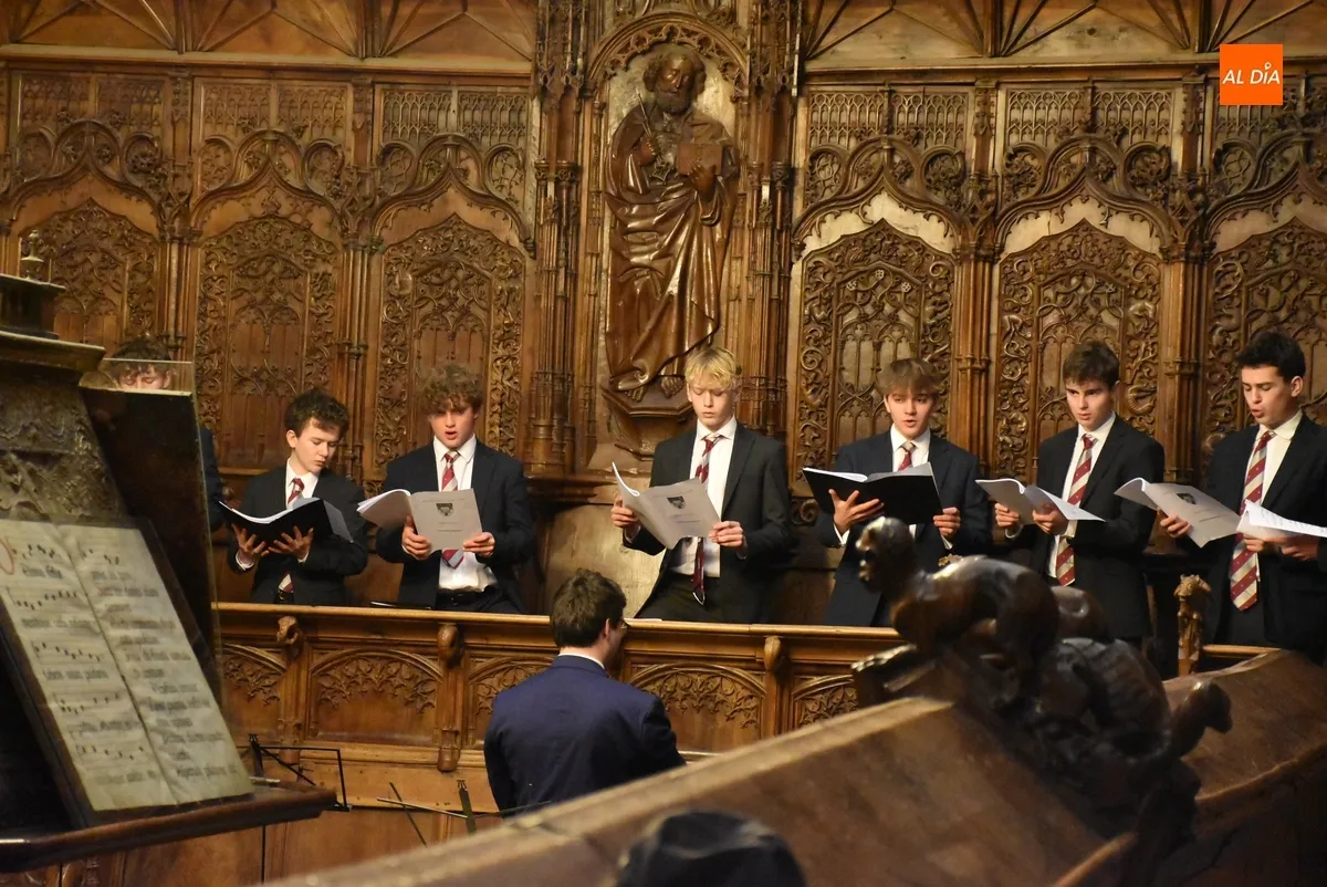 Foto 11 - Los ni&ntilde;os y j&oacute;venes del Coro y Orquesta del Radley College ingl&eacute;s encandilan en la Catedral mirobrigense