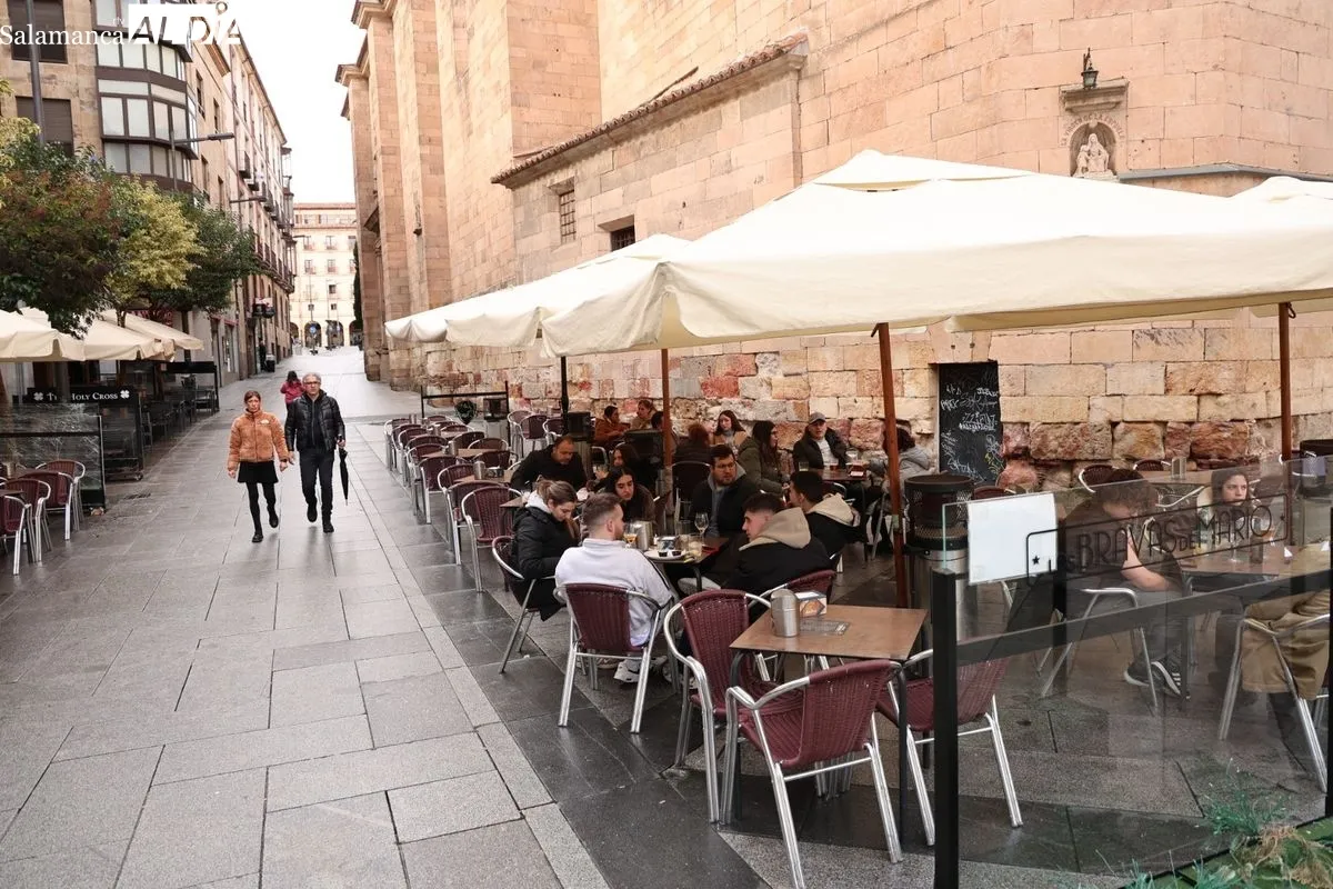 Ambiente este domingo en el centro de Salamanca. Fotos: David Sañudo