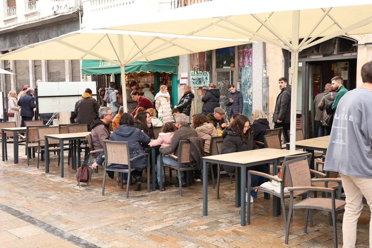 Ambiente este domingo en el centro de Salamanca. Fotos: David Sañudo
