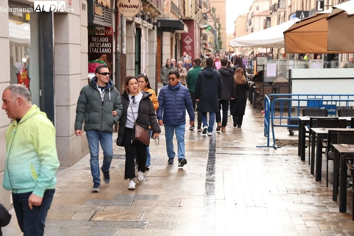 Ambiente este domingo en el centro de Salamanca. Fotos: David Sañudo