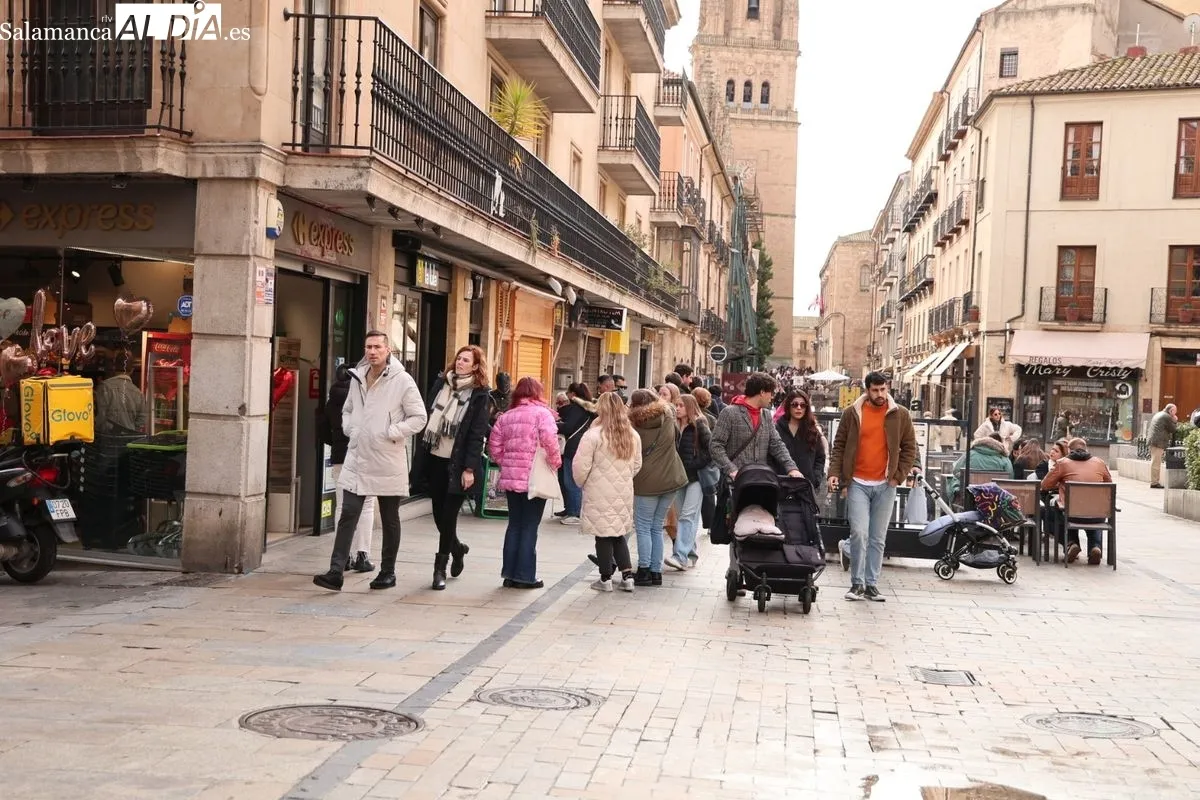 Ambiente este domingo en el centro de Salamanca. Fotos: David Sañudo