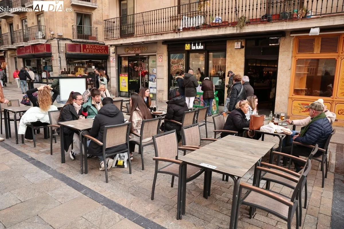 Ambiente este domingo en el centro de Salamanca. Fotos: David Sañudo